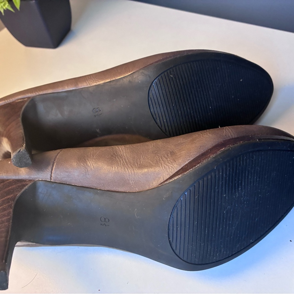 Kelly & Katie Dark Brown Heels - Picture 3 of 4